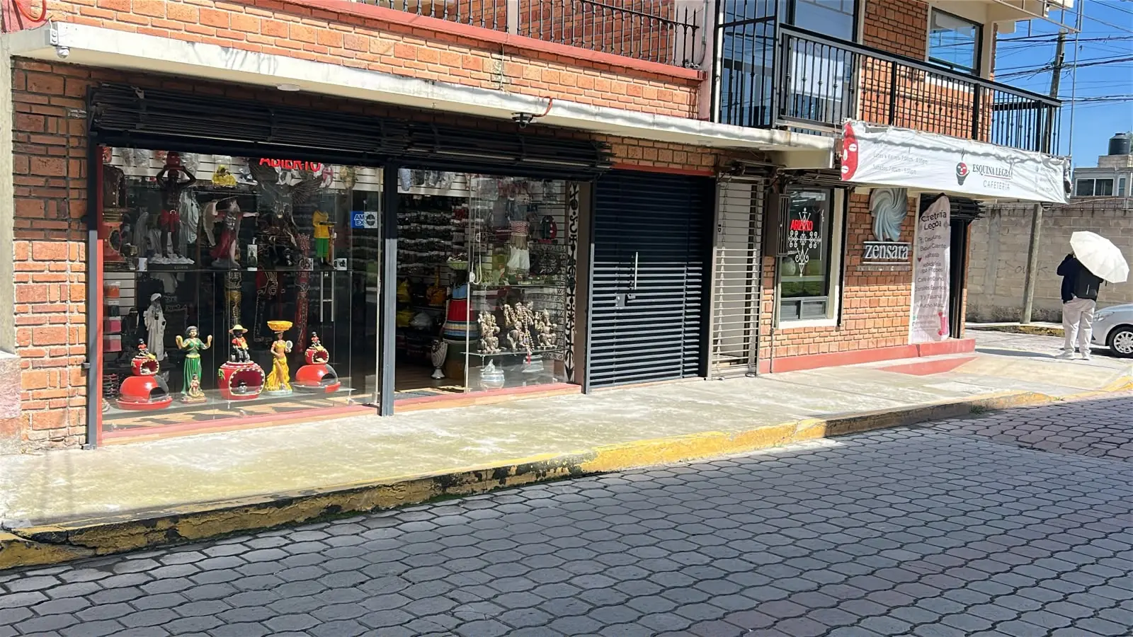 FACHATA-ZENSARA-TIENDA